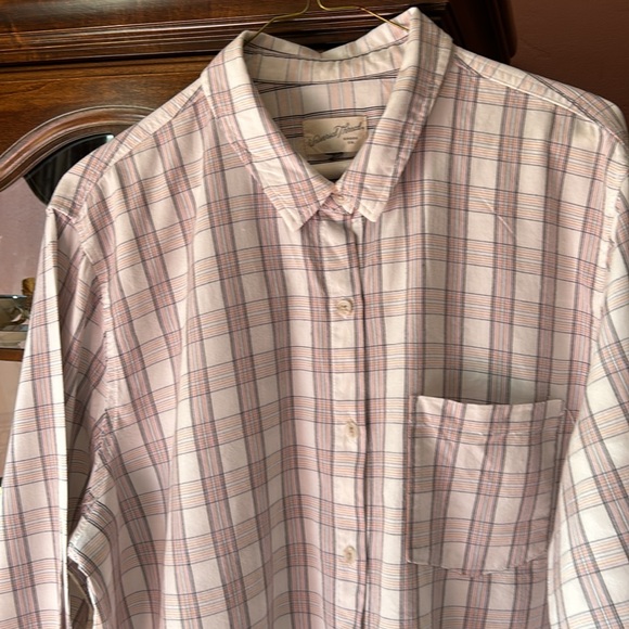 Universal Thread Goods Co. women’s long sleeve button down top in pastel colors. - Picture 2 of 7